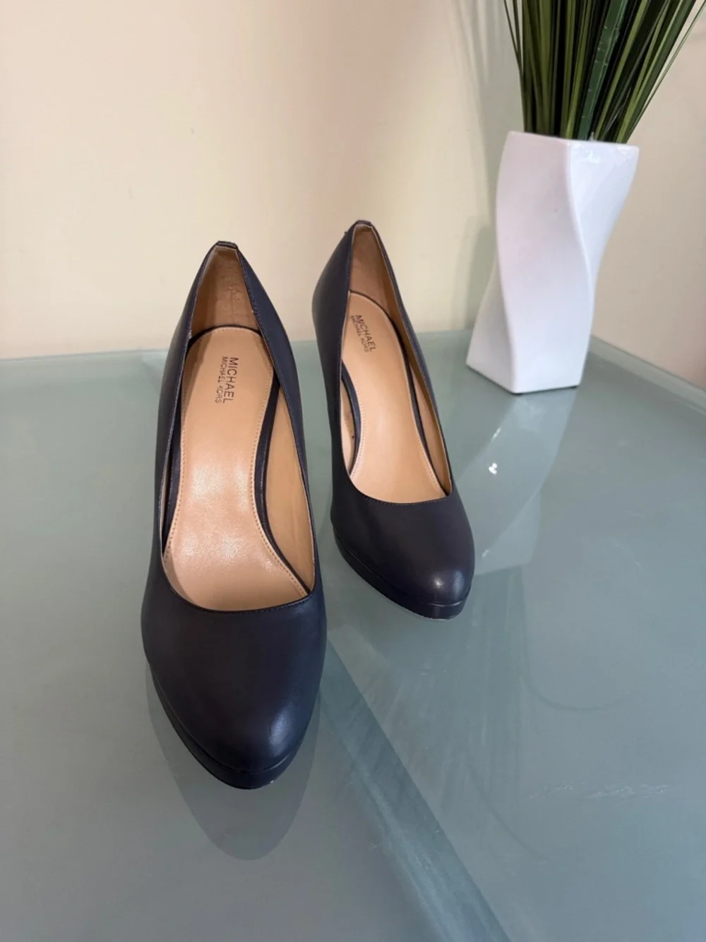 Like NEW MICHAEL Michael Kors Black Leather Stiletto Designer Pumps Size 10